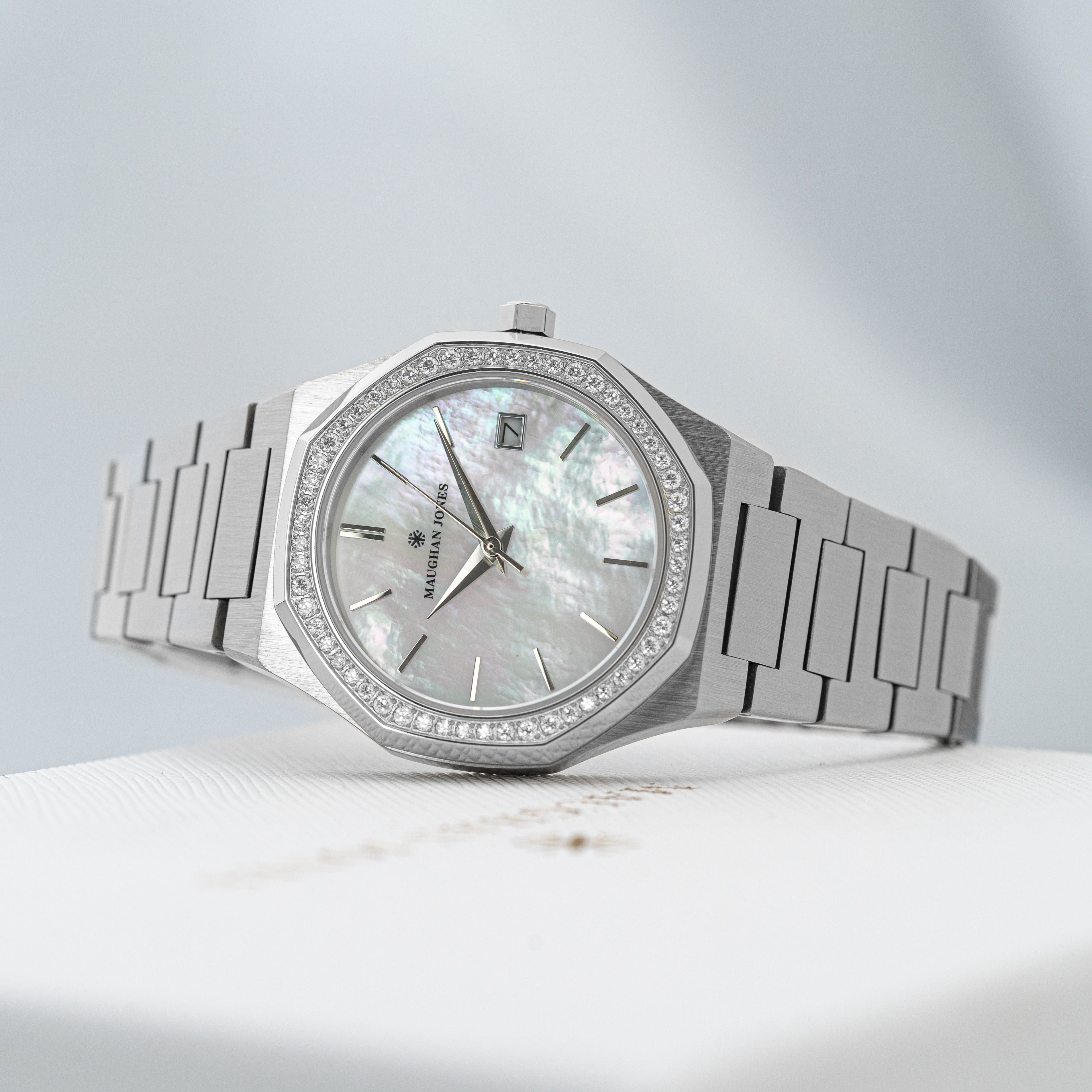 Luna S - Pearl Steel