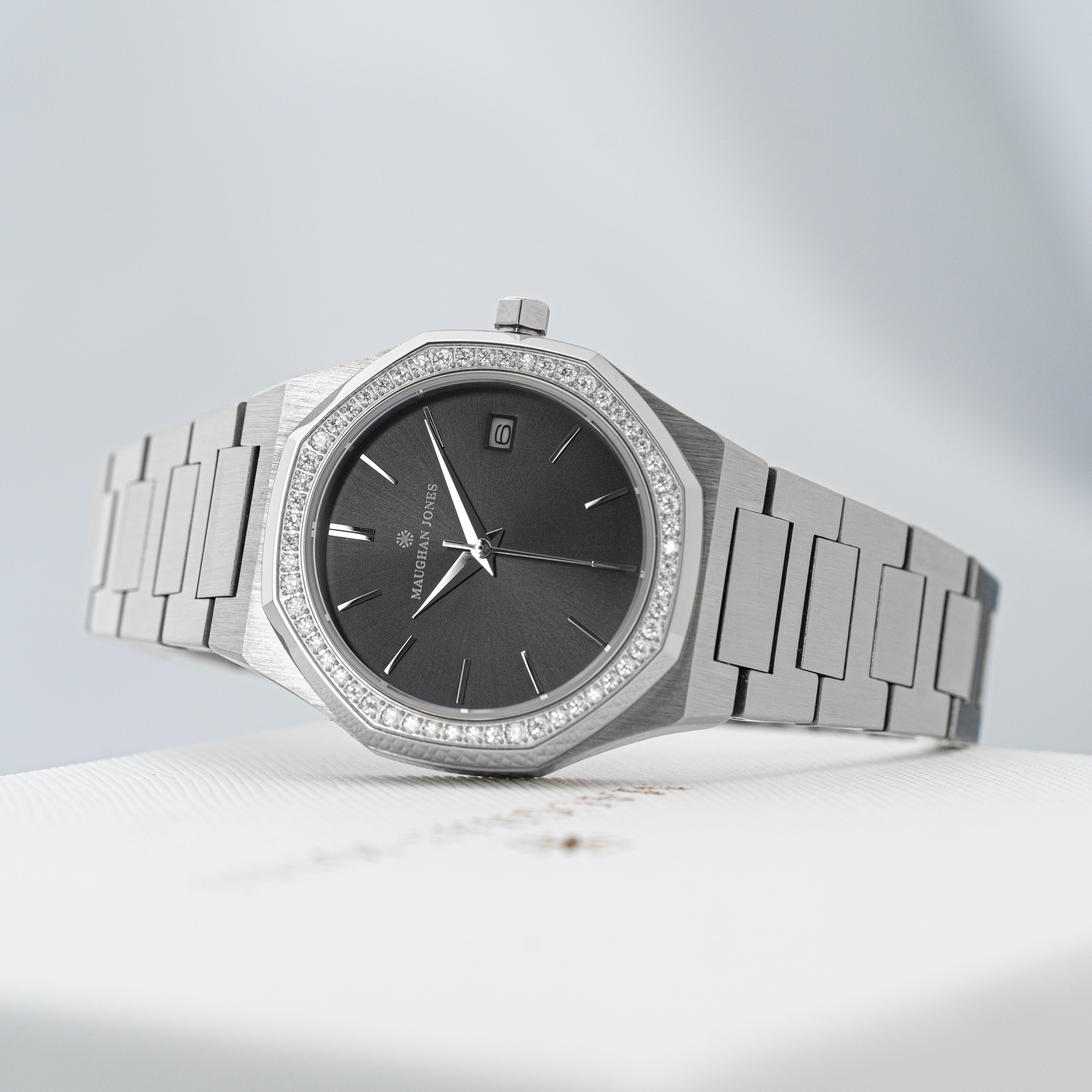 Luna S - Black Steel