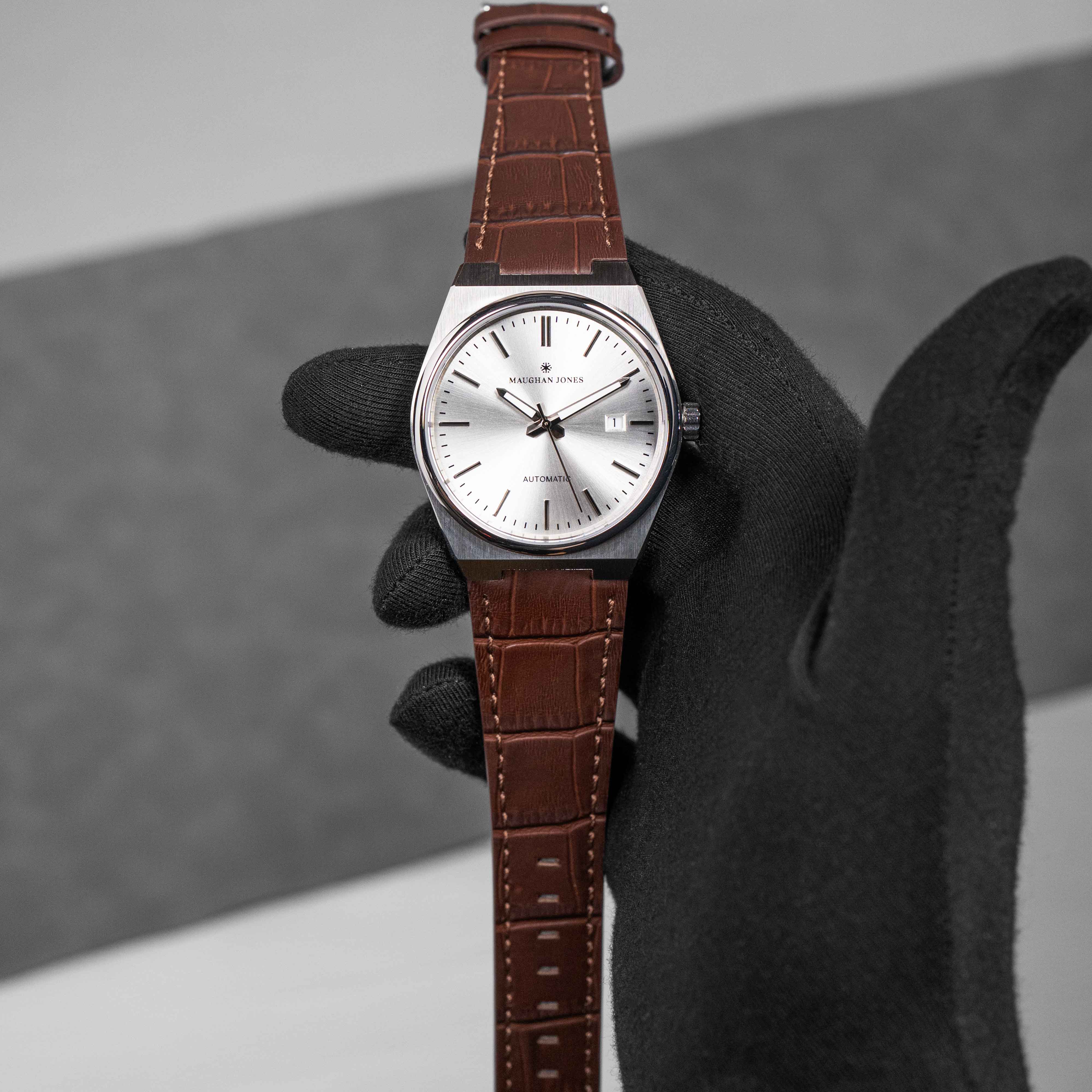 Momentum Auto - White