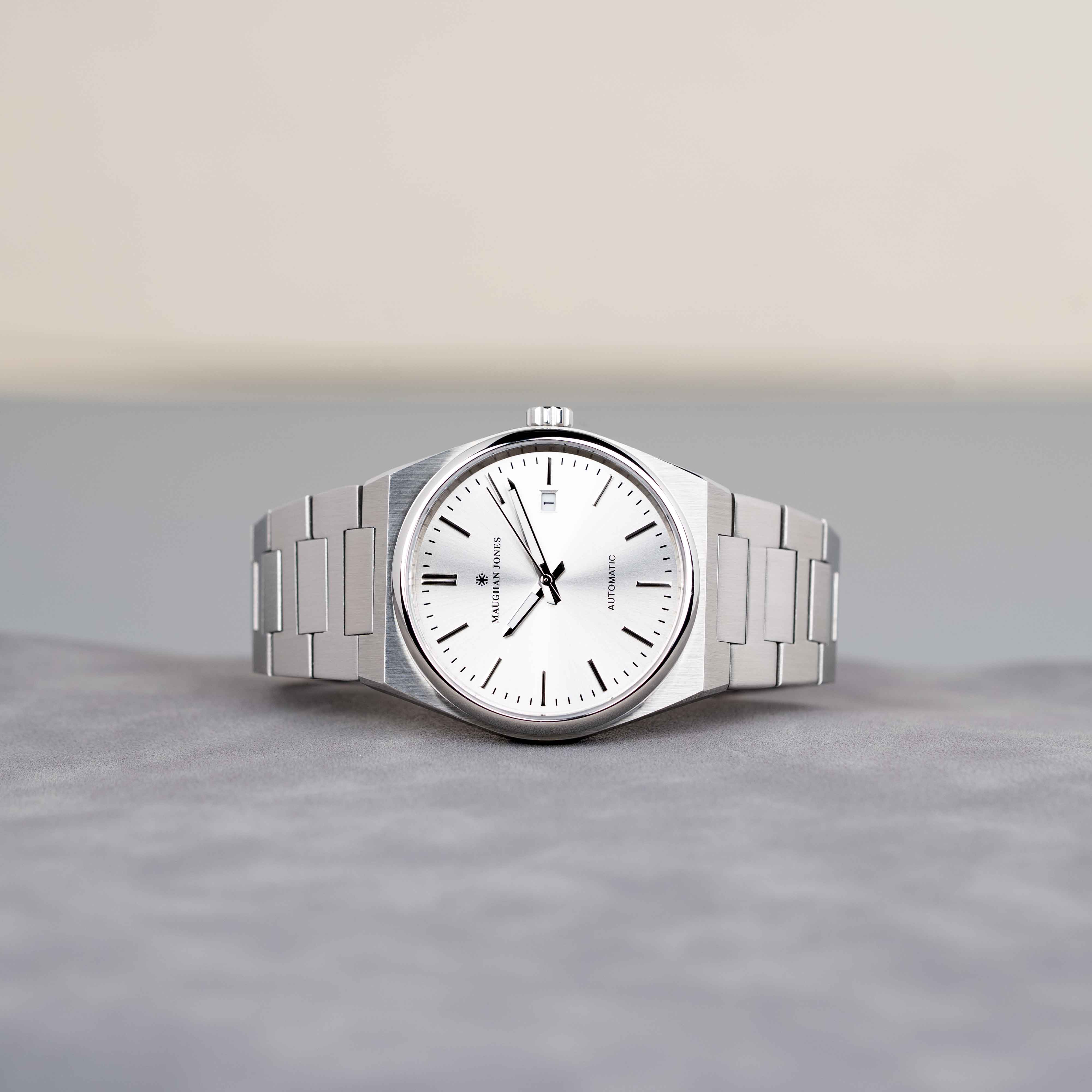 Momentum Auto - White